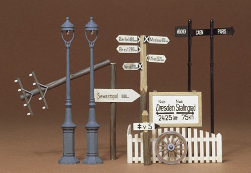 Tamiya 35067 - 1/35 Road Sign Set Kit - Ca167