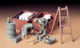 Tamiya 35180 - 1/35 German Tank Engine Maintenance Crew