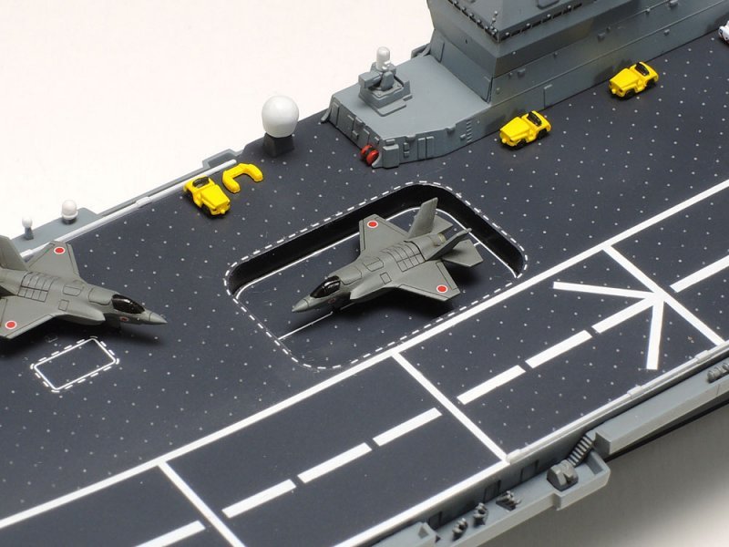 25413 Tamiya 1/700 DDV192 Ibuki Aircraft Carrier