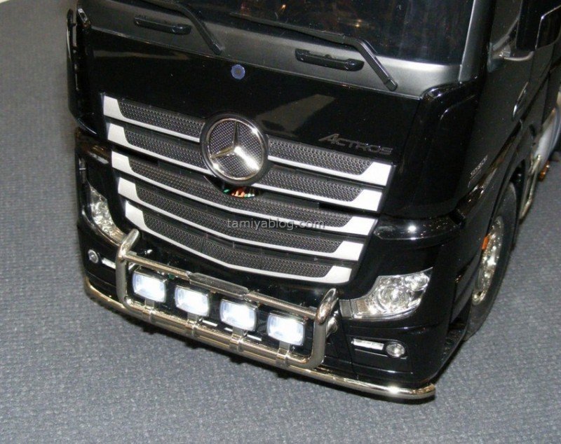 Tamiya Actros 3363 GigaSpace - Camion RC 1/14 - Kit à Monter - Modèle Radiocommandé - 56348