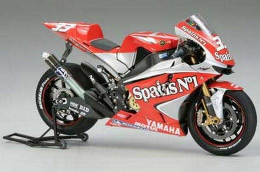 Tamiya 21033 - 1/12 Yamaha YZR-M1 \'04 No.33 Finish